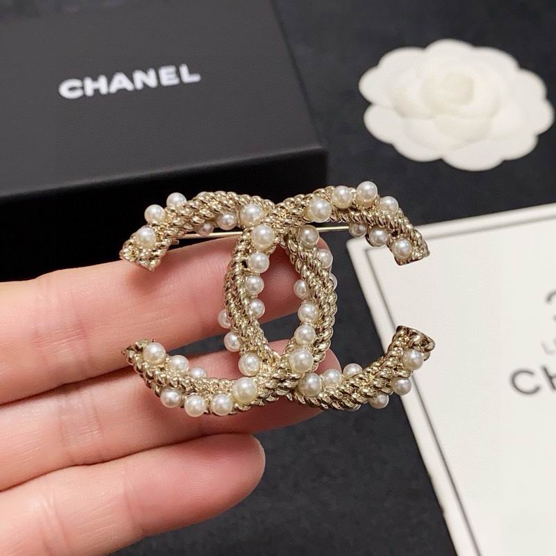 Chanel Brooch 06yxs34